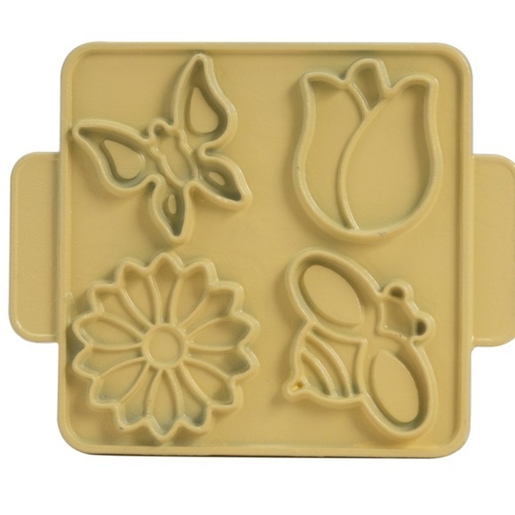NORDIC WARE Cookie Cutter Spring 8 shapes (4 per side) - Picture 3 of 6